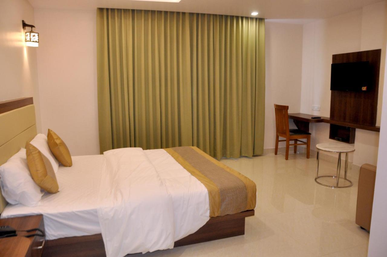 Hotel Ambika International Byndoor Bainduru Εξωτερικό φωτογραφία